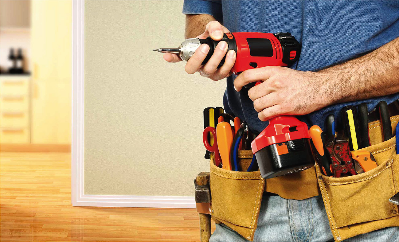 Profissional com ferramentas de manutenção